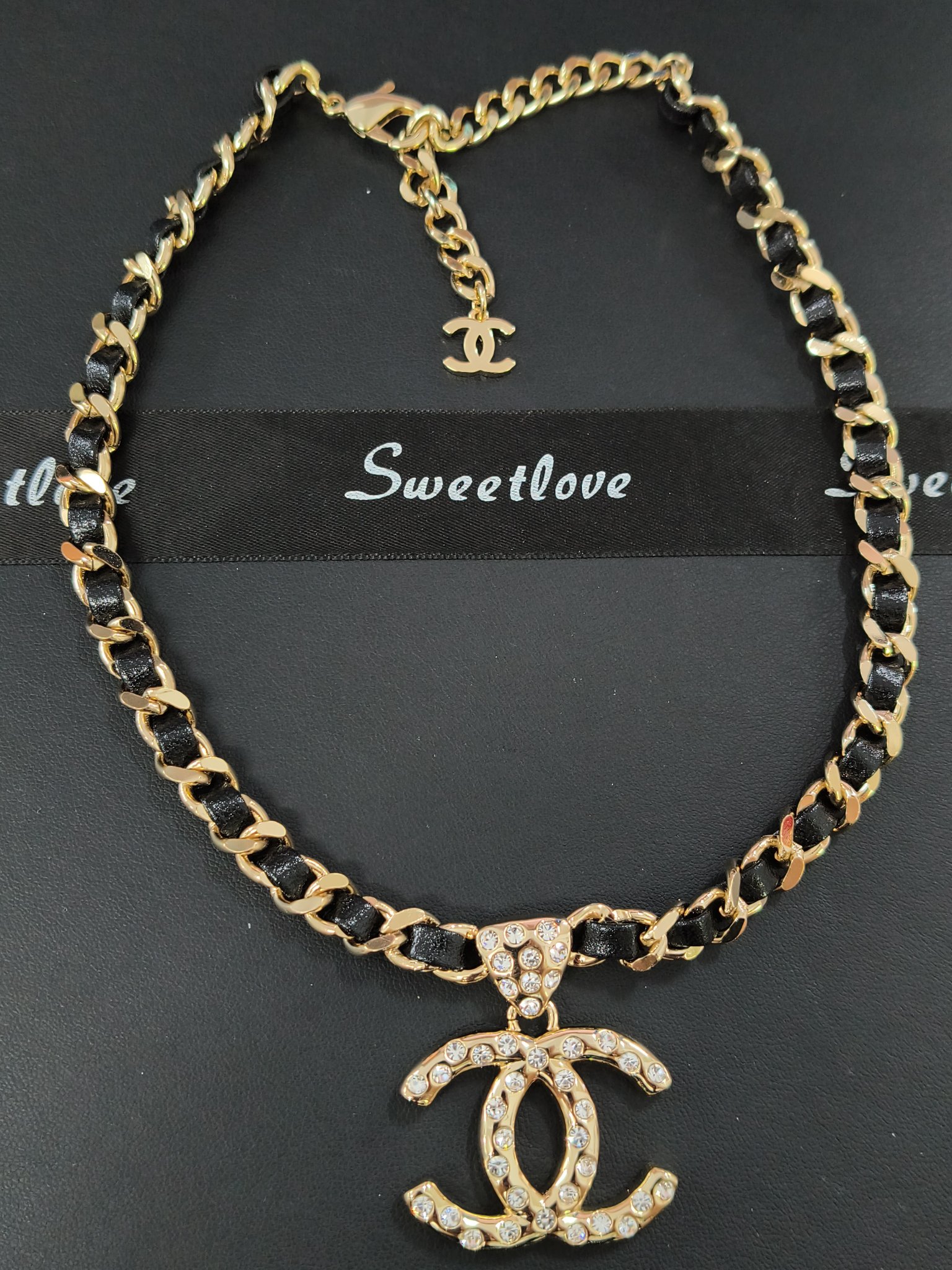 Delicate Pendant Necklace