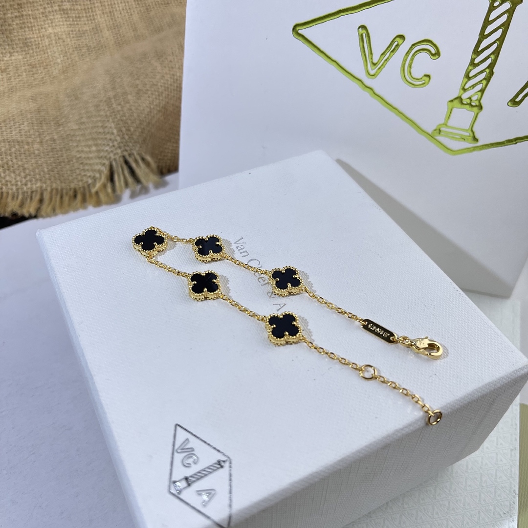 VCA Bracelet 3