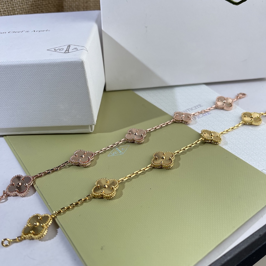 VCA Bracelet 10