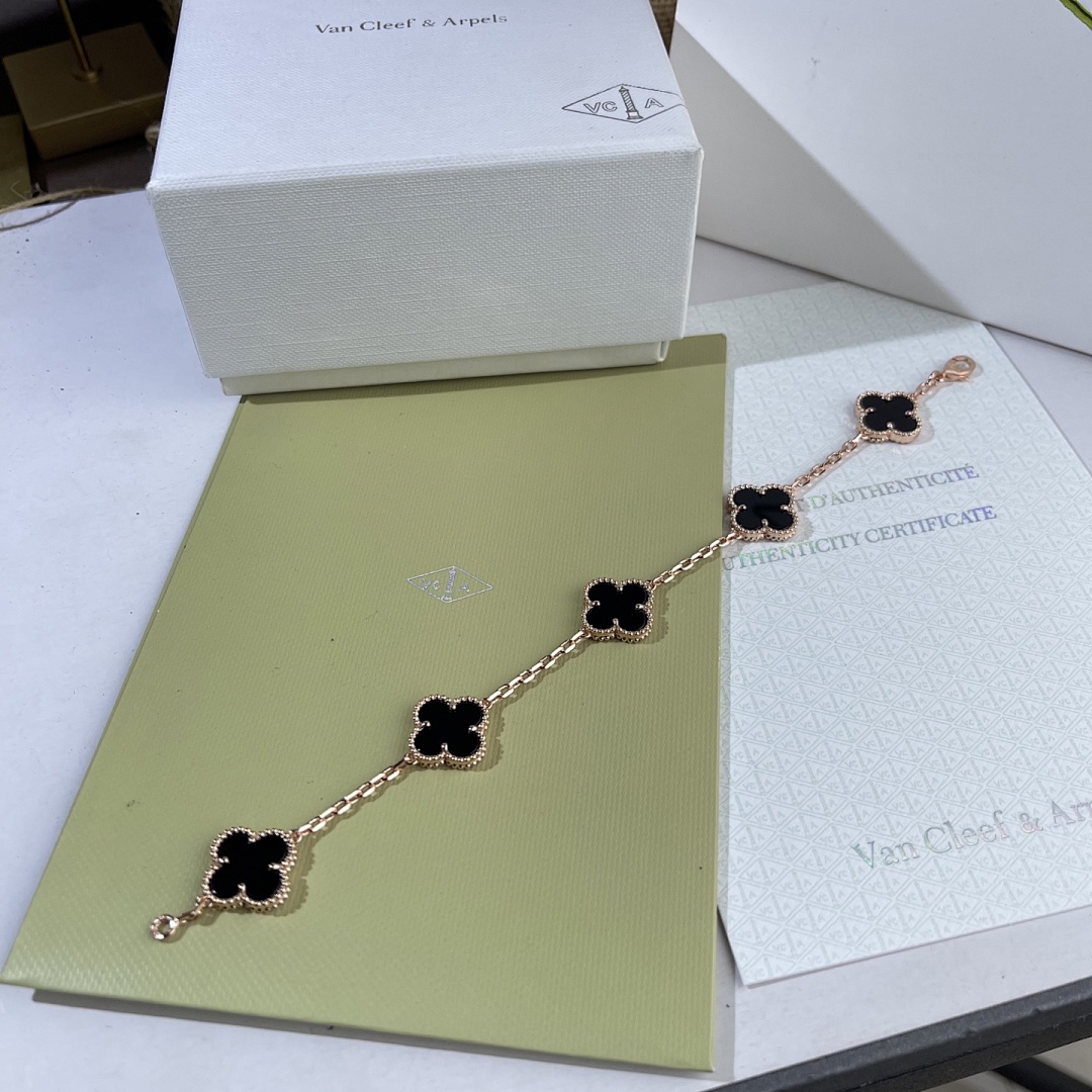 VCA Bracelet 11