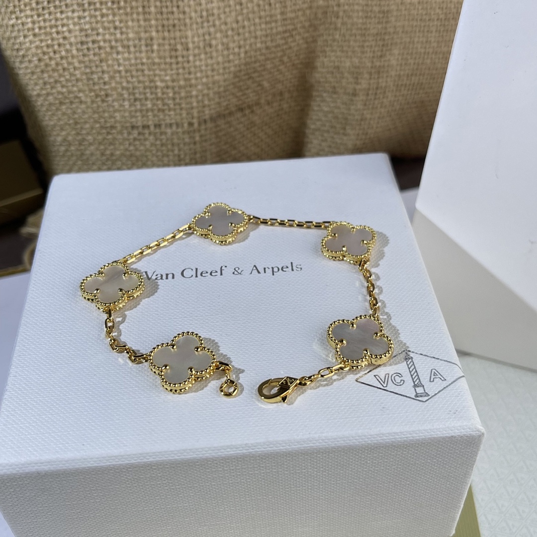 VCA Bracelet 12