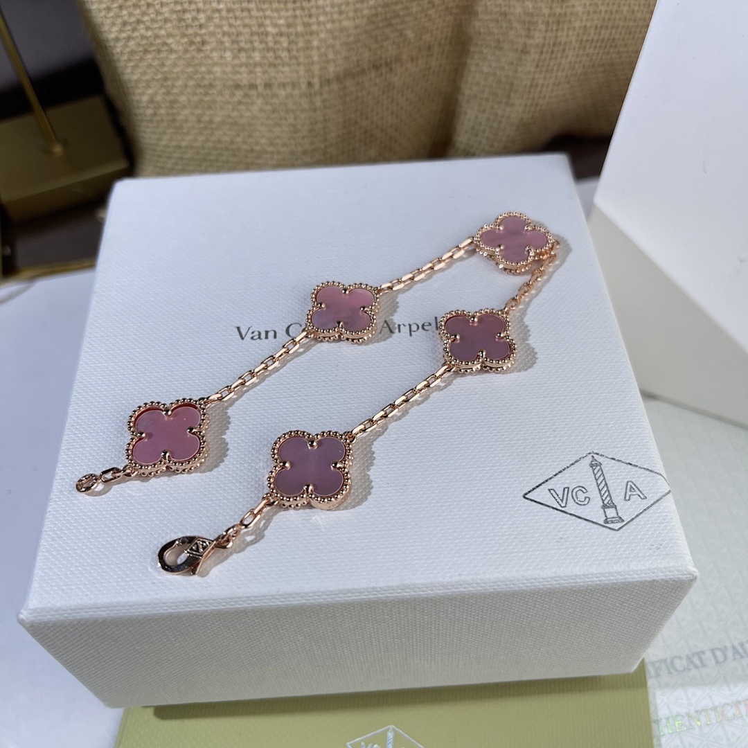 VCA Bracelet 15