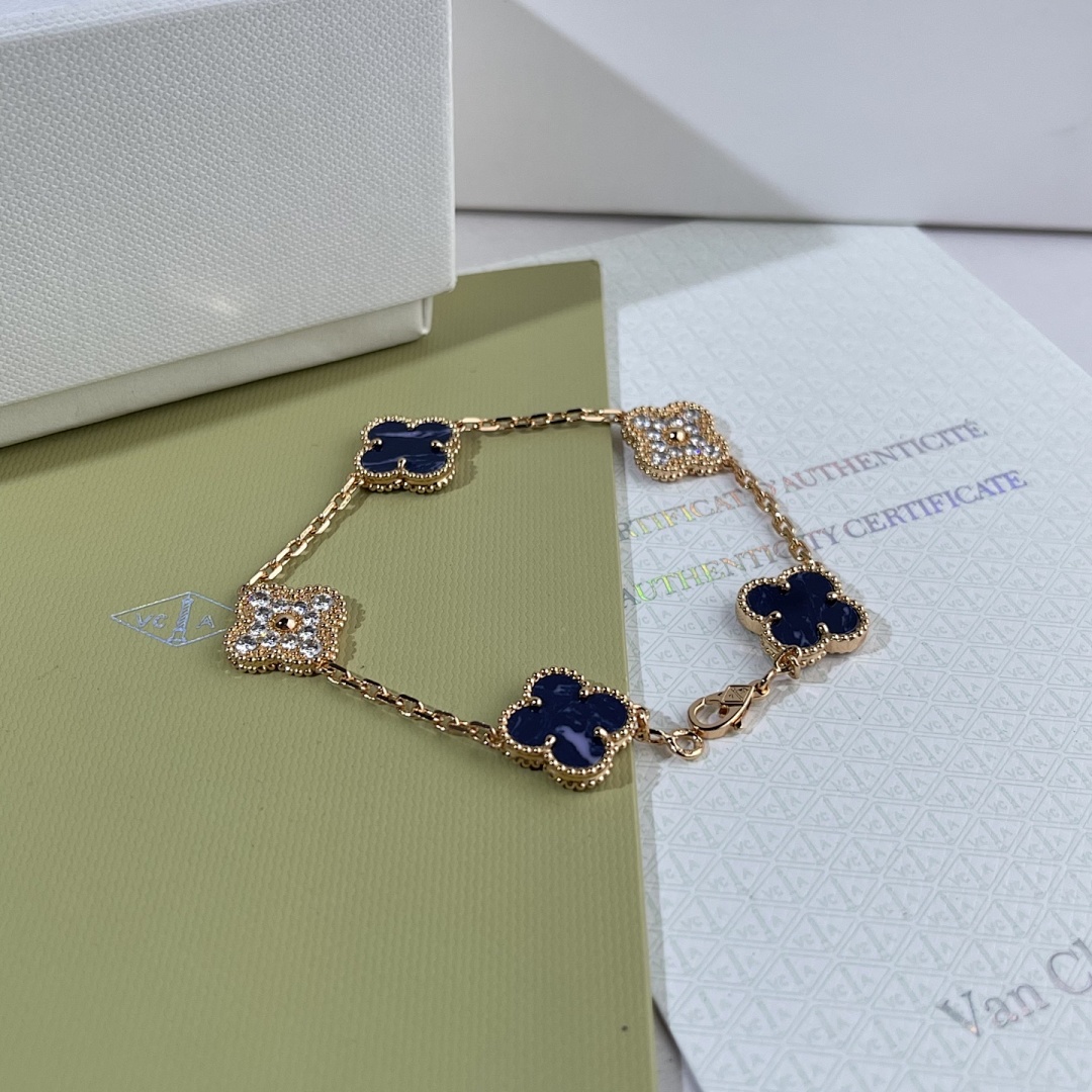 VCA Bracelet 19