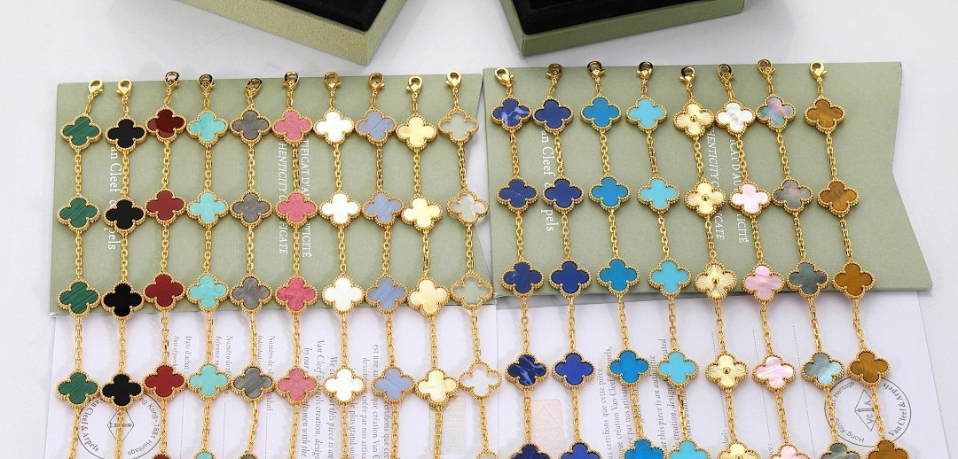 VCA Bracelet 25
