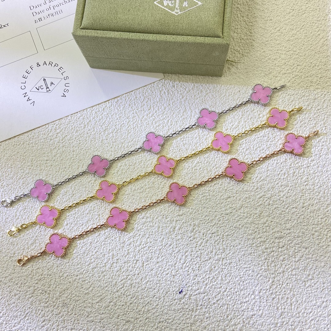 VCA Bracelet 31