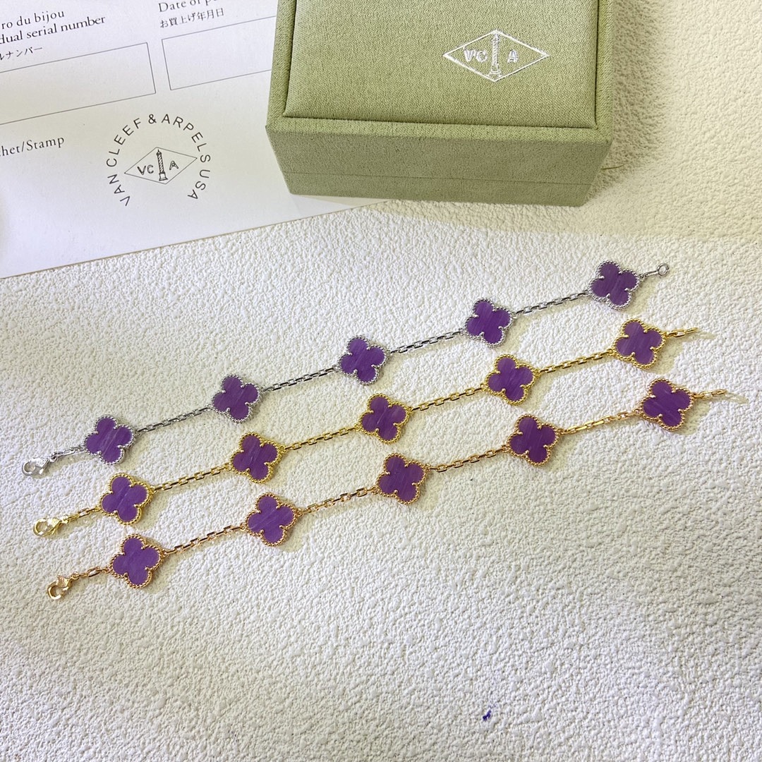 VCA Bracelet 32