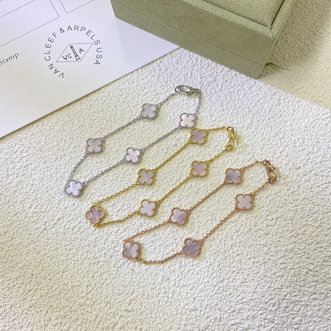 VCA Bracelet 37