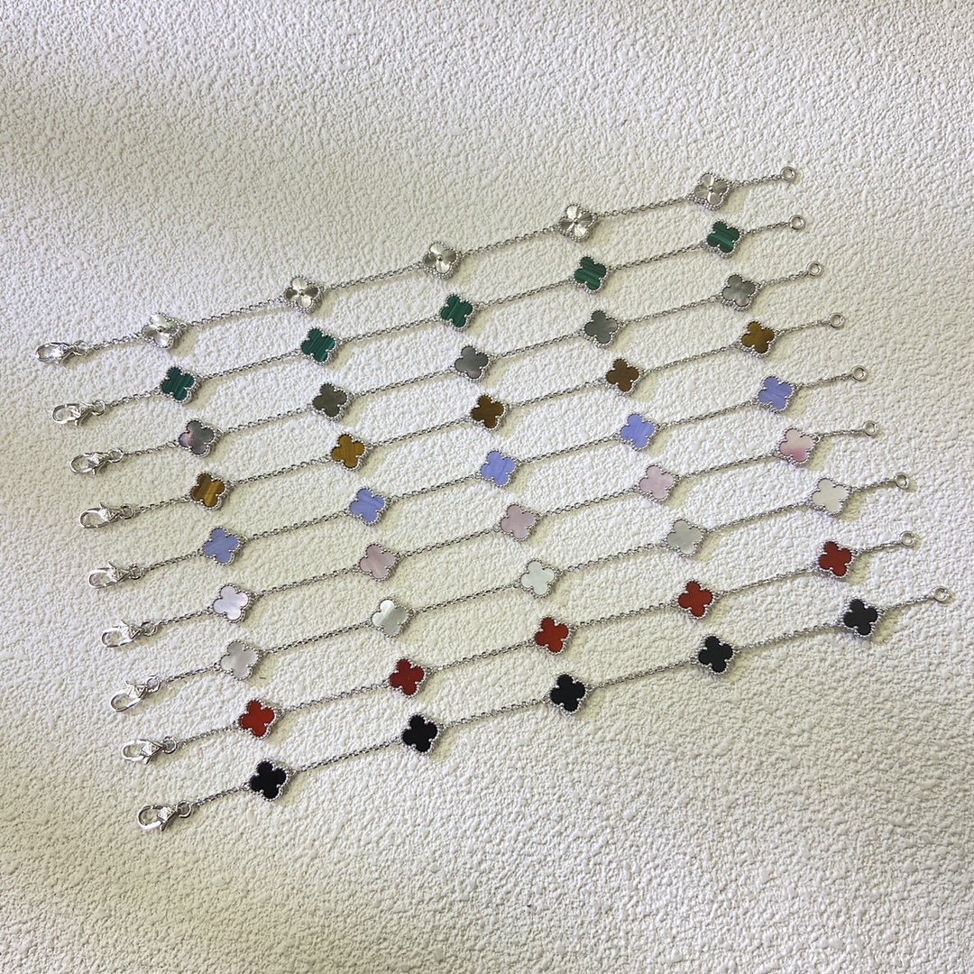 VCA Bracelet 44