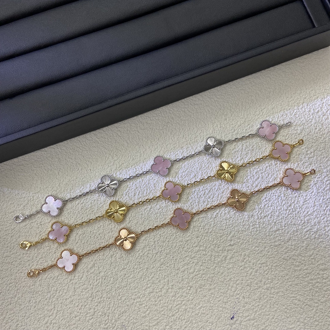 VCA Bracelet 54