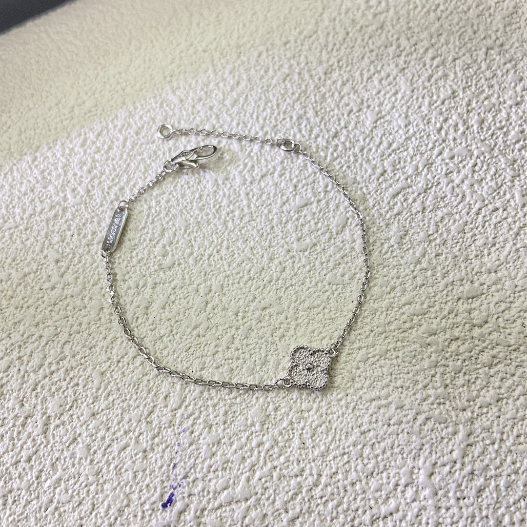 VCA Bracelet 55