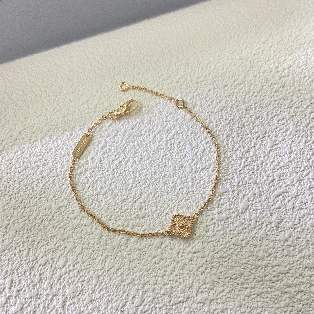 VCA Bracelet 56