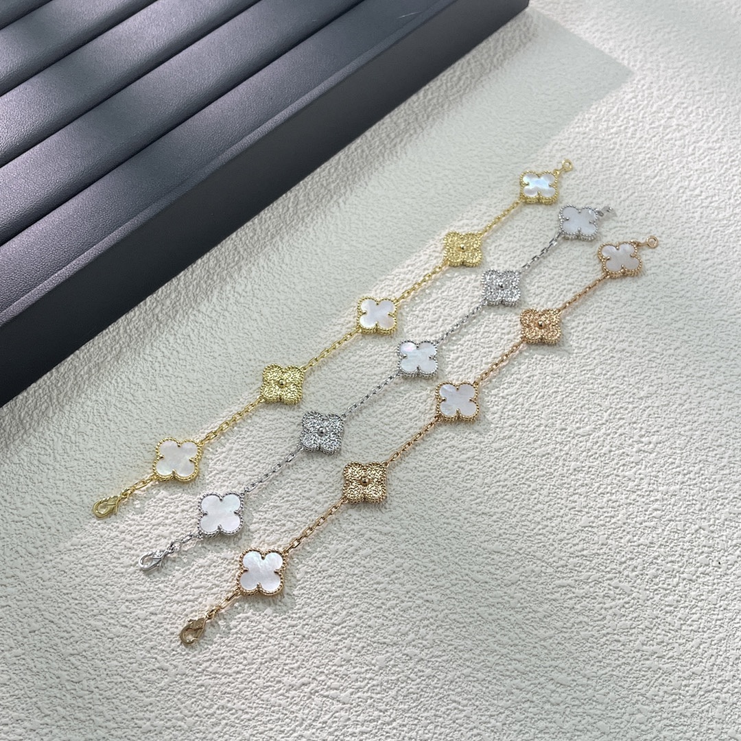 VCA Bracelet 62