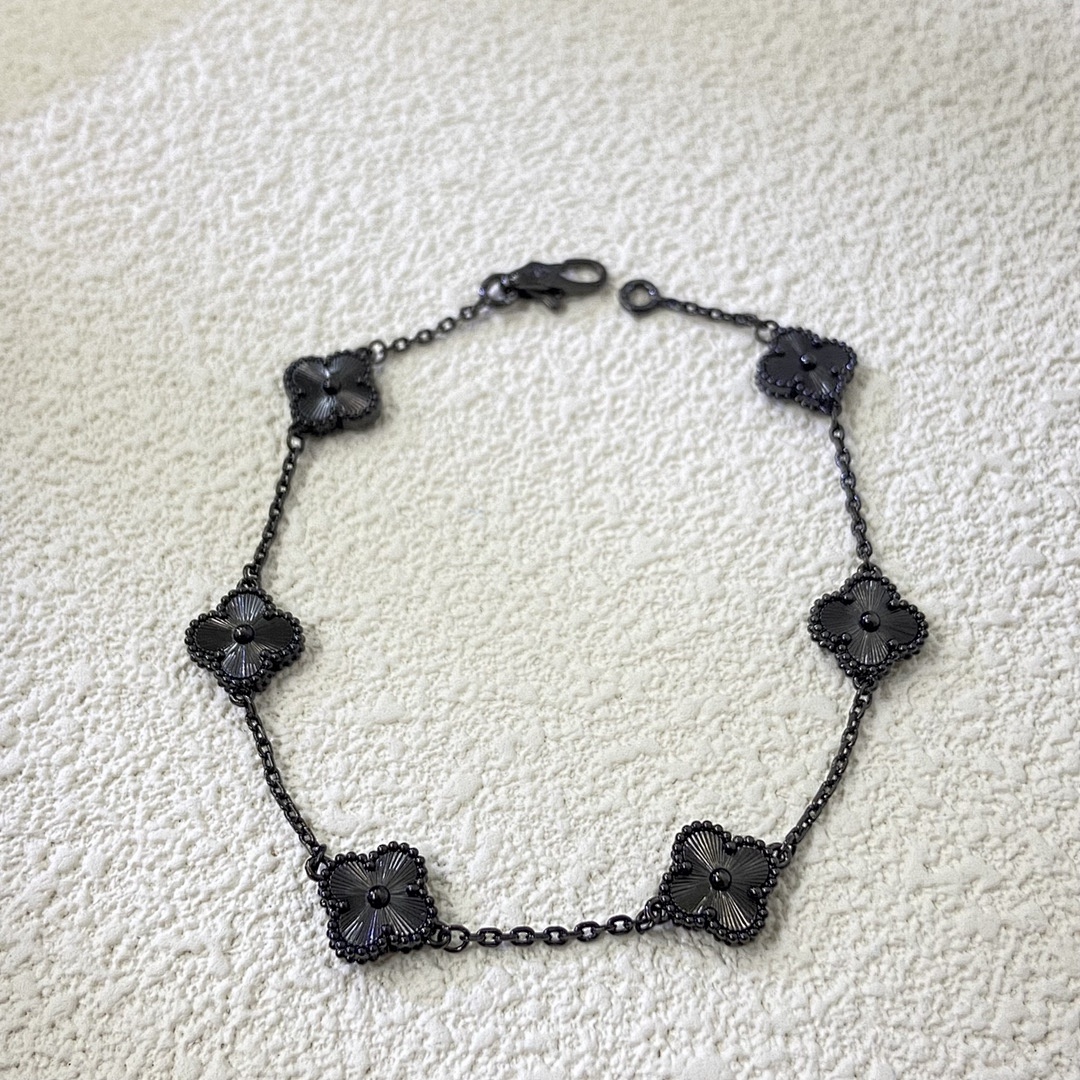 VCA Bracelet 63
