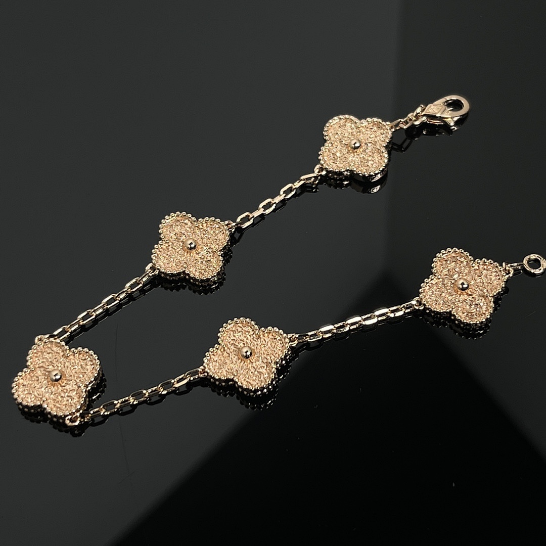 VCA Bracelet 65