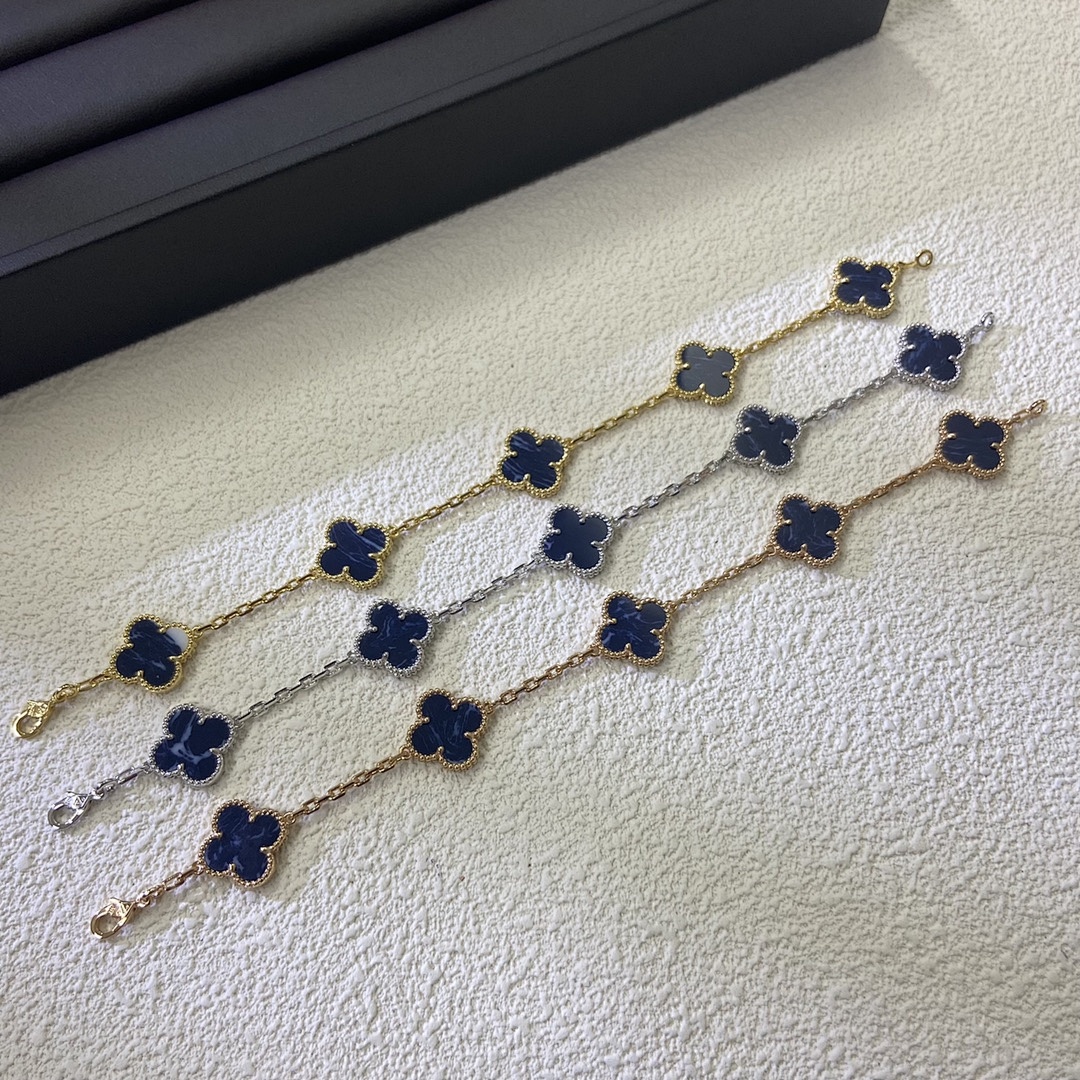 VCA Bracelet 68