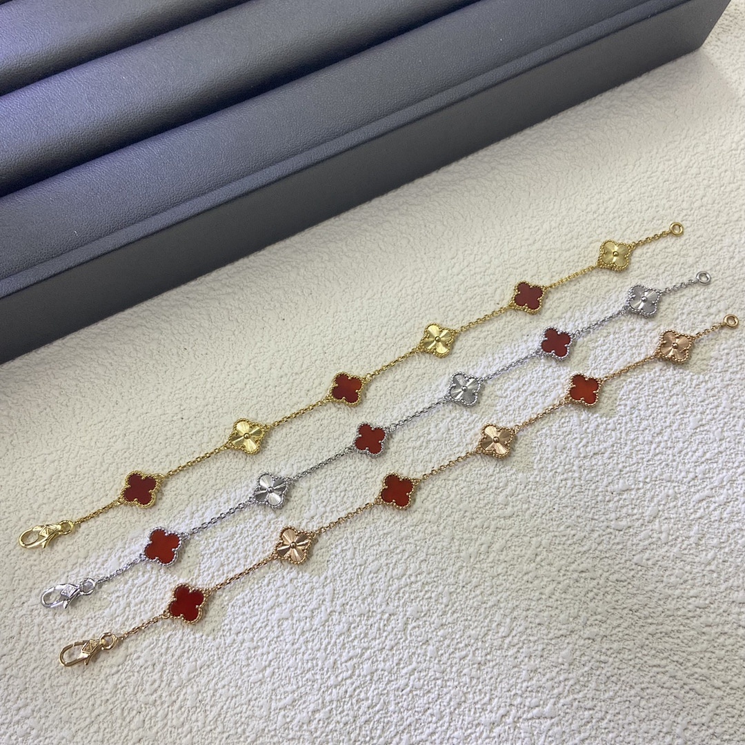 VCA Bracelet 71