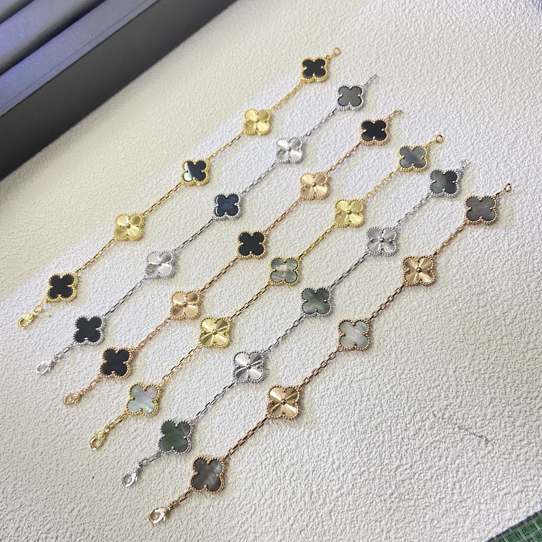 VCA Bracelet 72