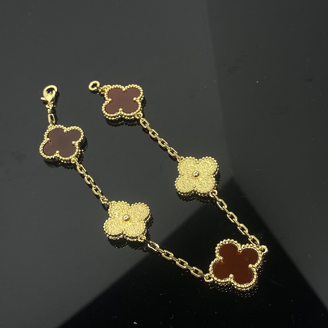 VCA Bracelet 76