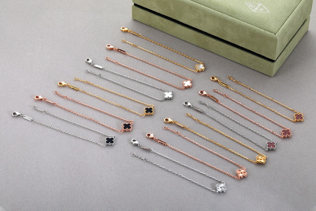 VCA Bracelet 78