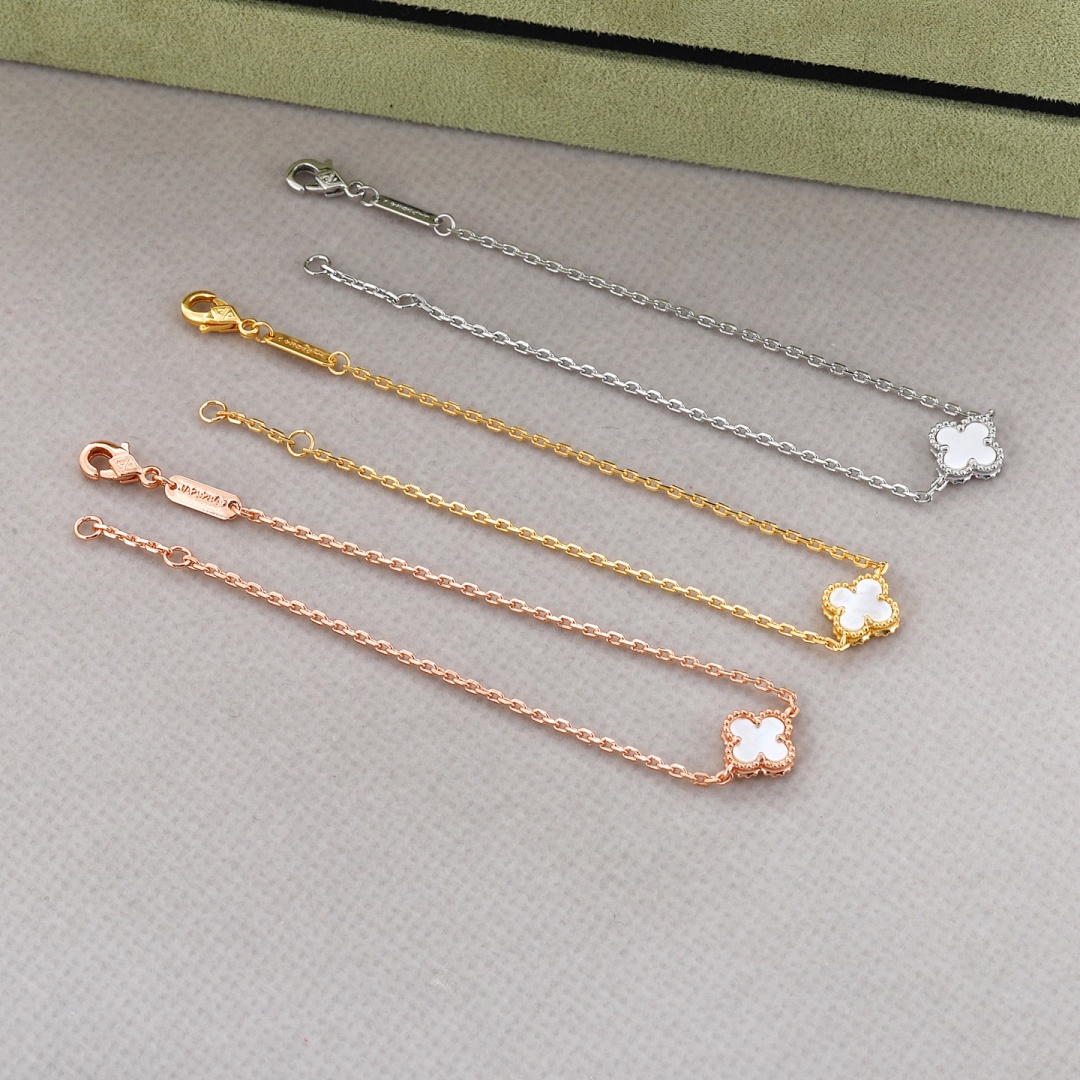 VCA Bracelet 79