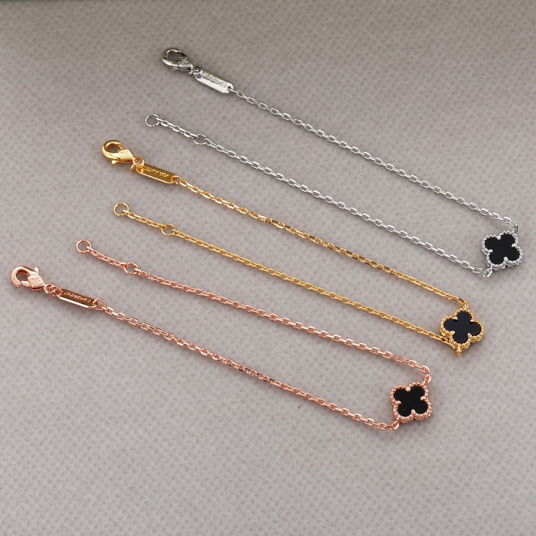 VCA Bracelet 80