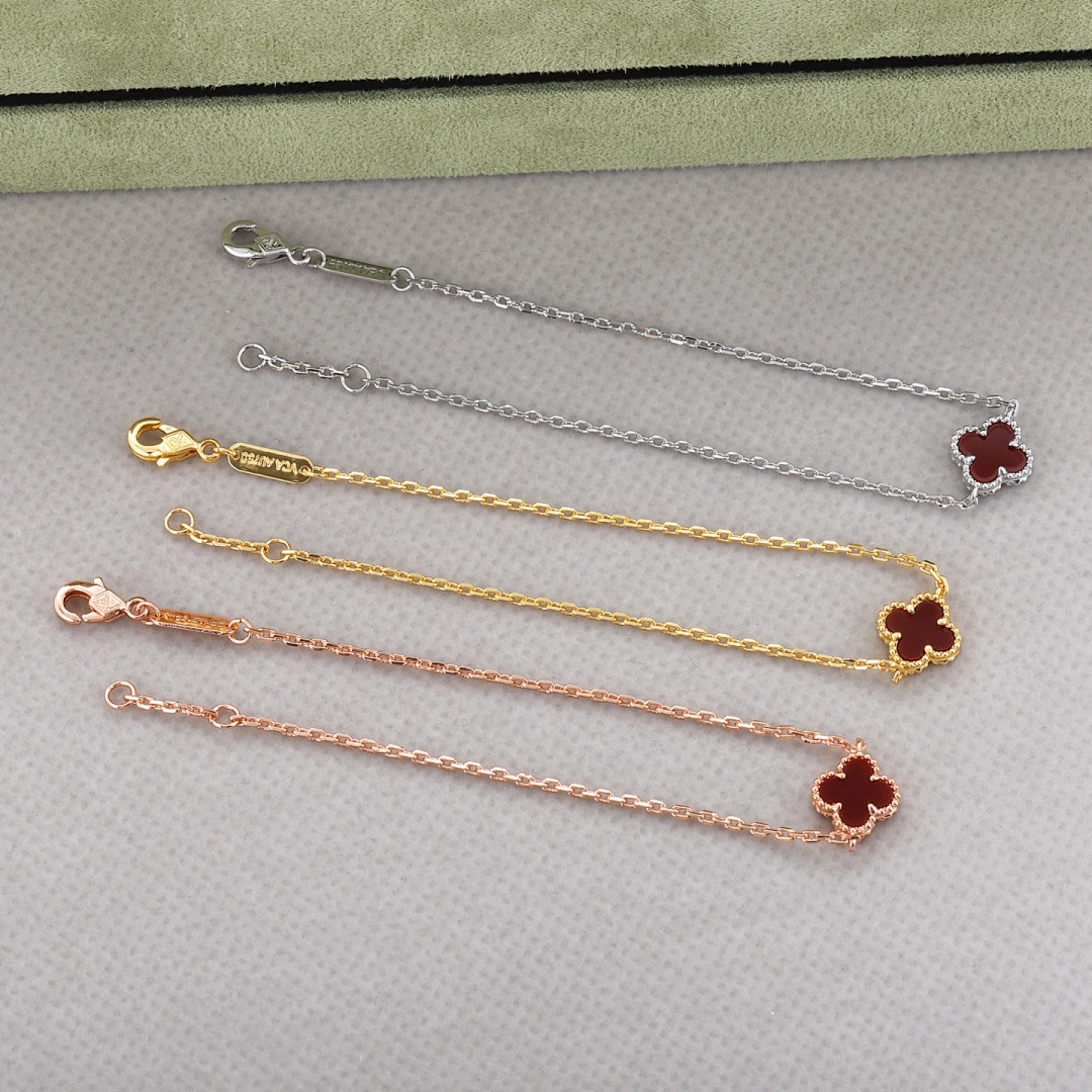VCA Bracelet 81