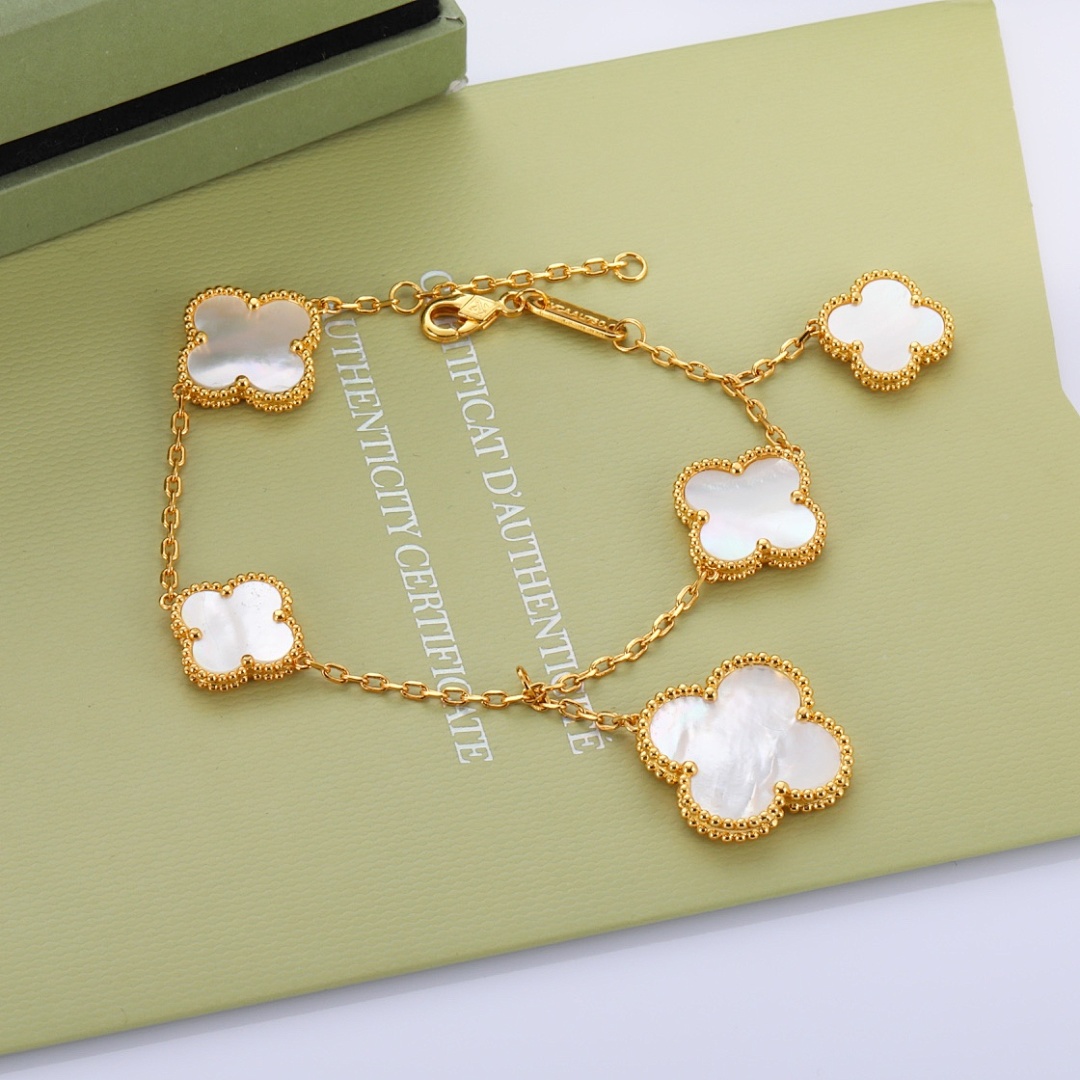 VCA Bracelet 93