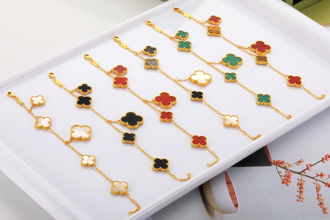VCA Bracelet 95