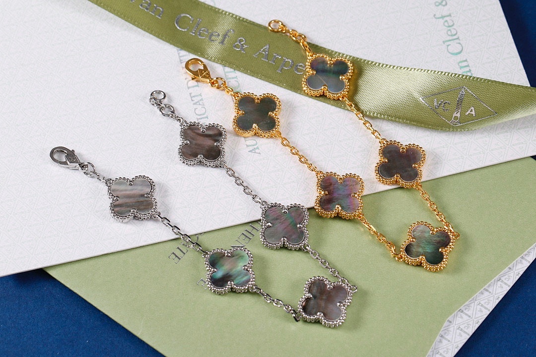 VCA Bracelet 98
