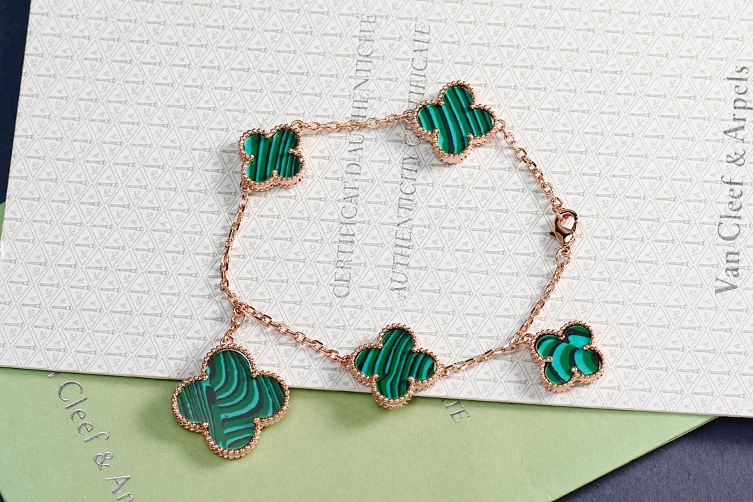 VCA Bracelet 108