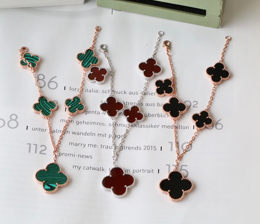 VCA Bracelet 116