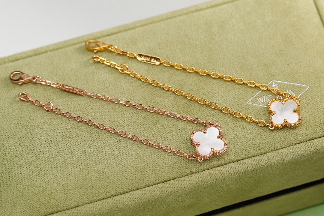 VCA Bracelet 123