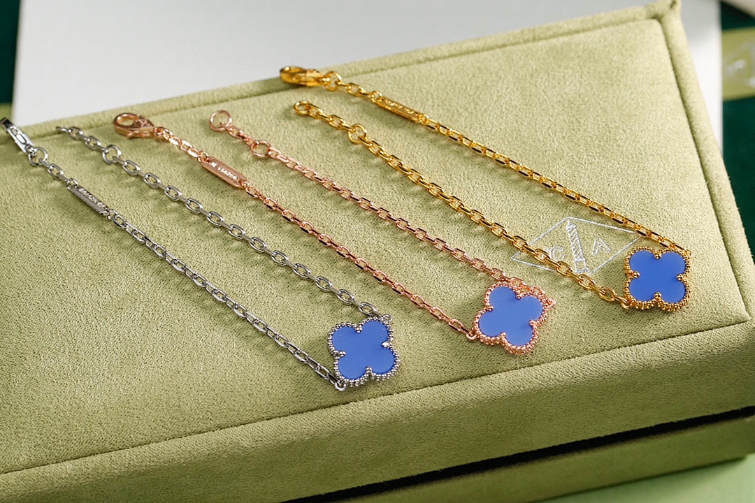 VCA Bracelet 125