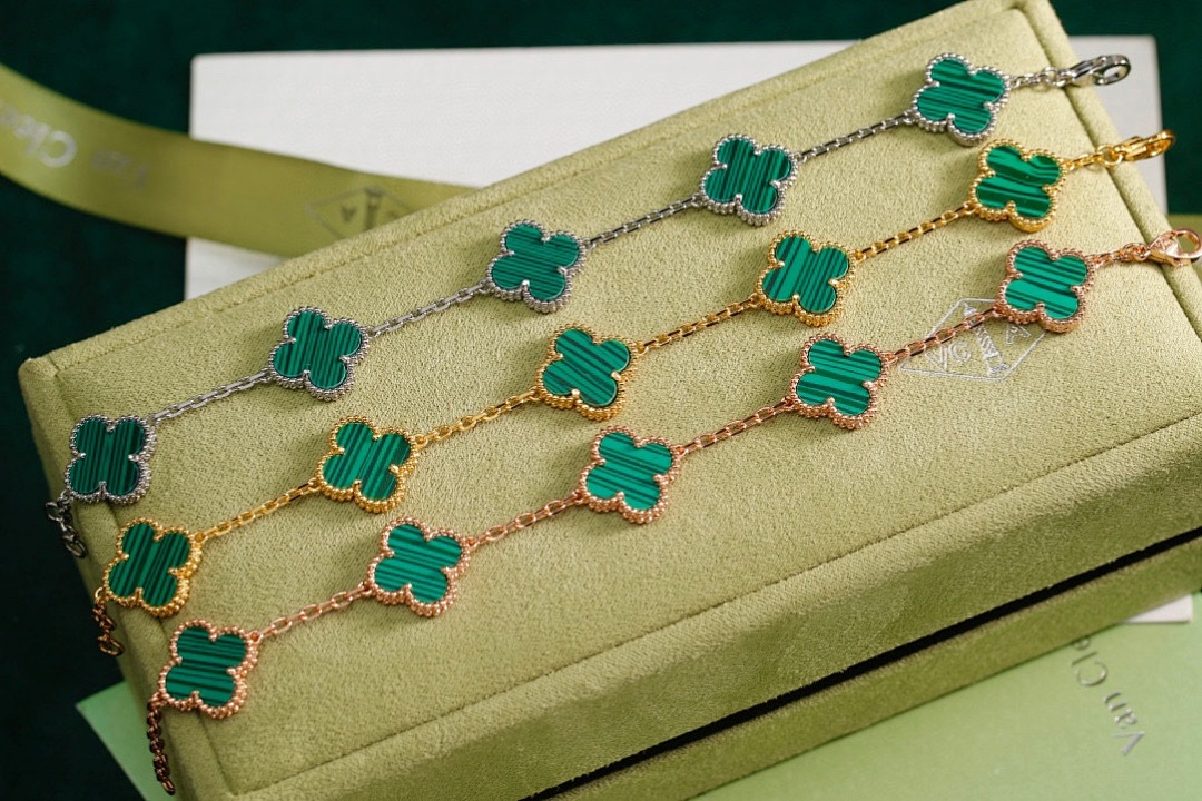 VCA Bracelet 134