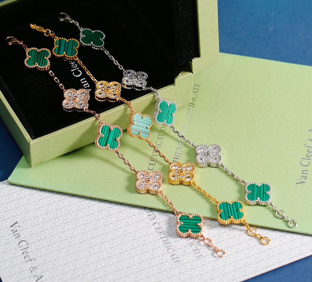 VCA Bracelet 136