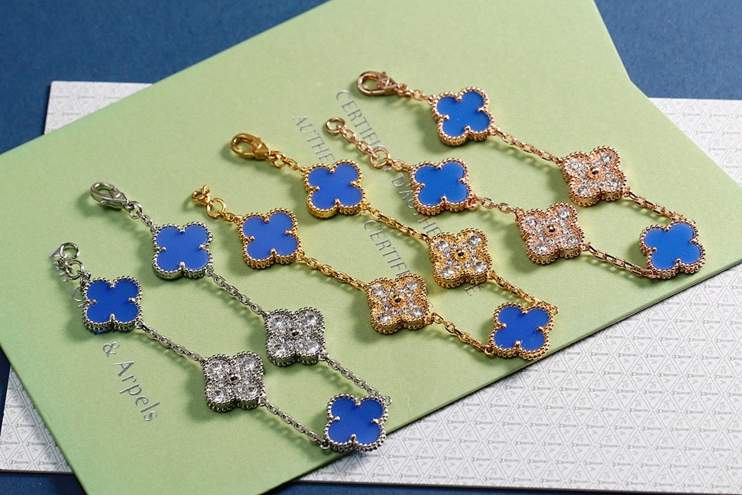 VCA Bracelet 138