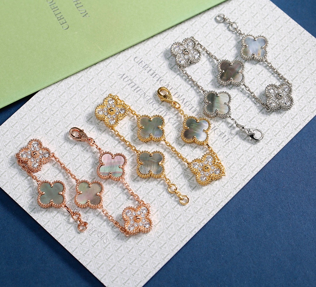 VCA Bracelet 141