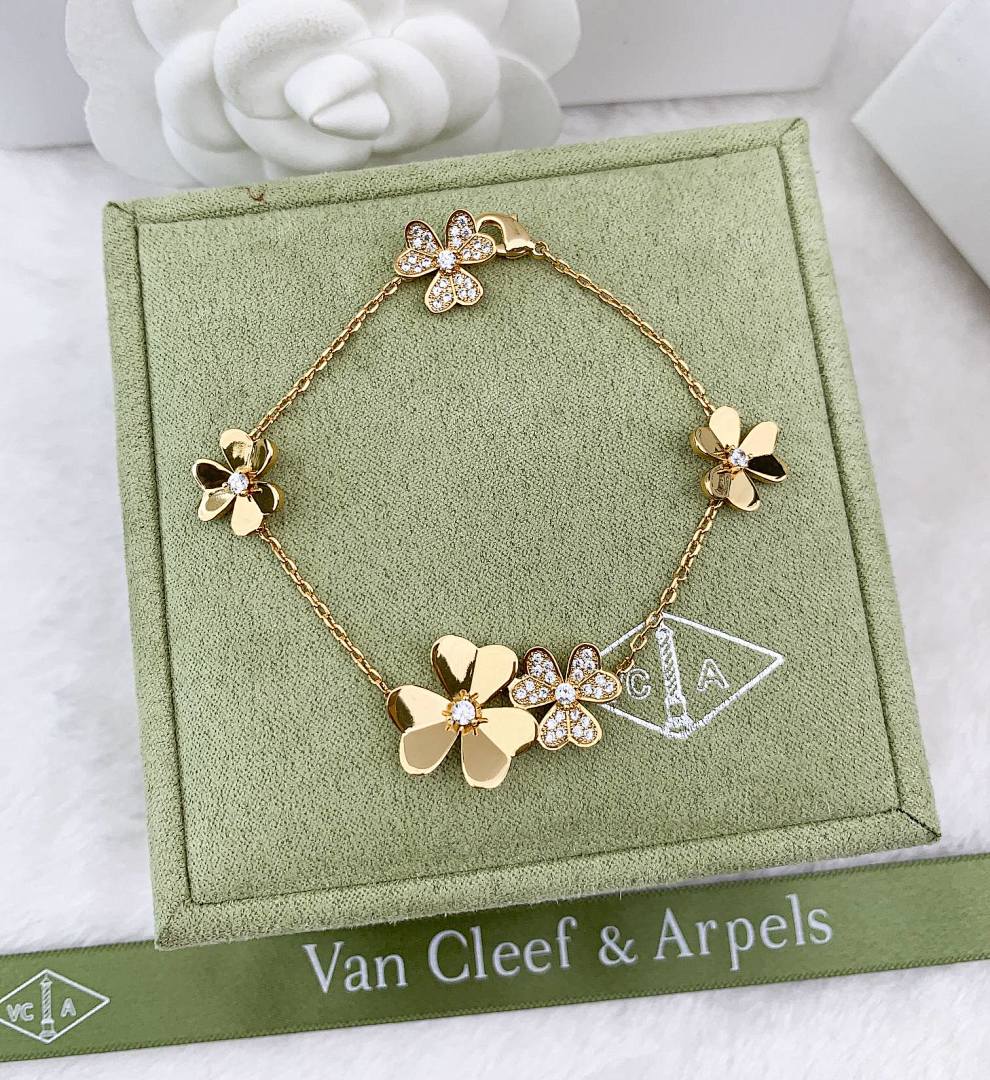 VCA Bracelet 143