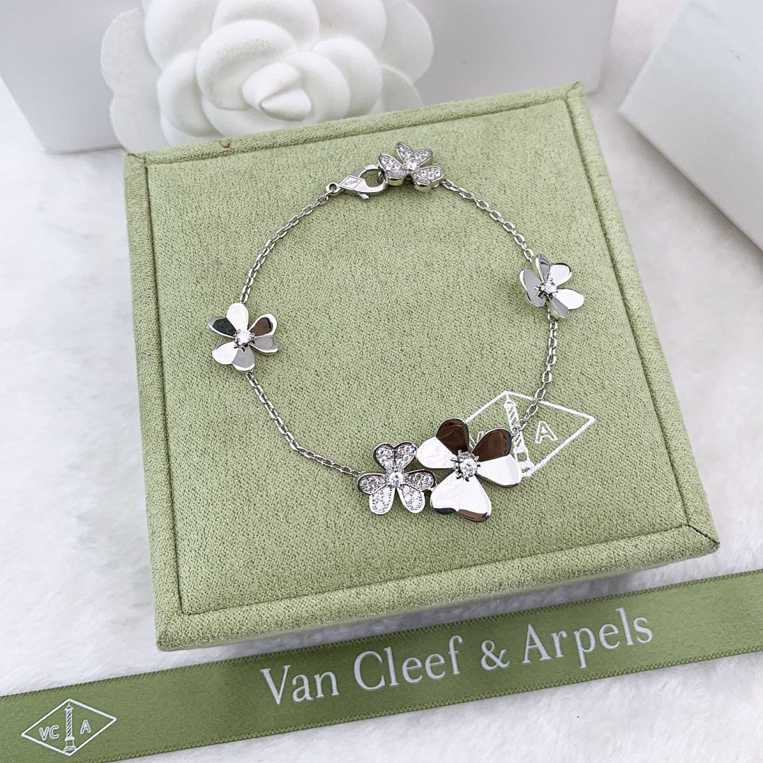 VCA Bracelet 144