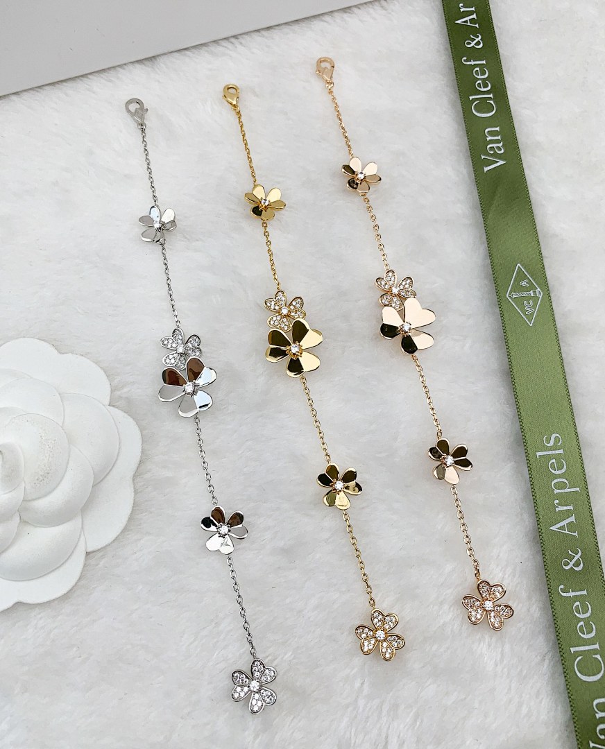 VCA Bracelet 145