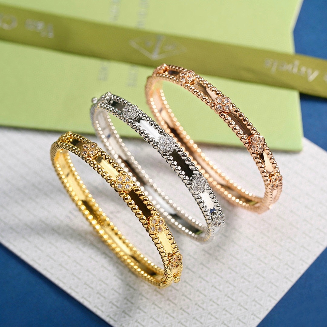 VCA Bracelet 148
