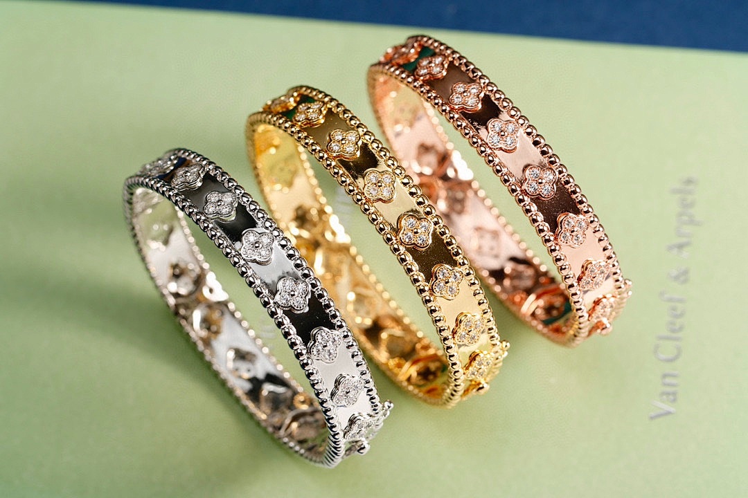 VCA Bracelet 150