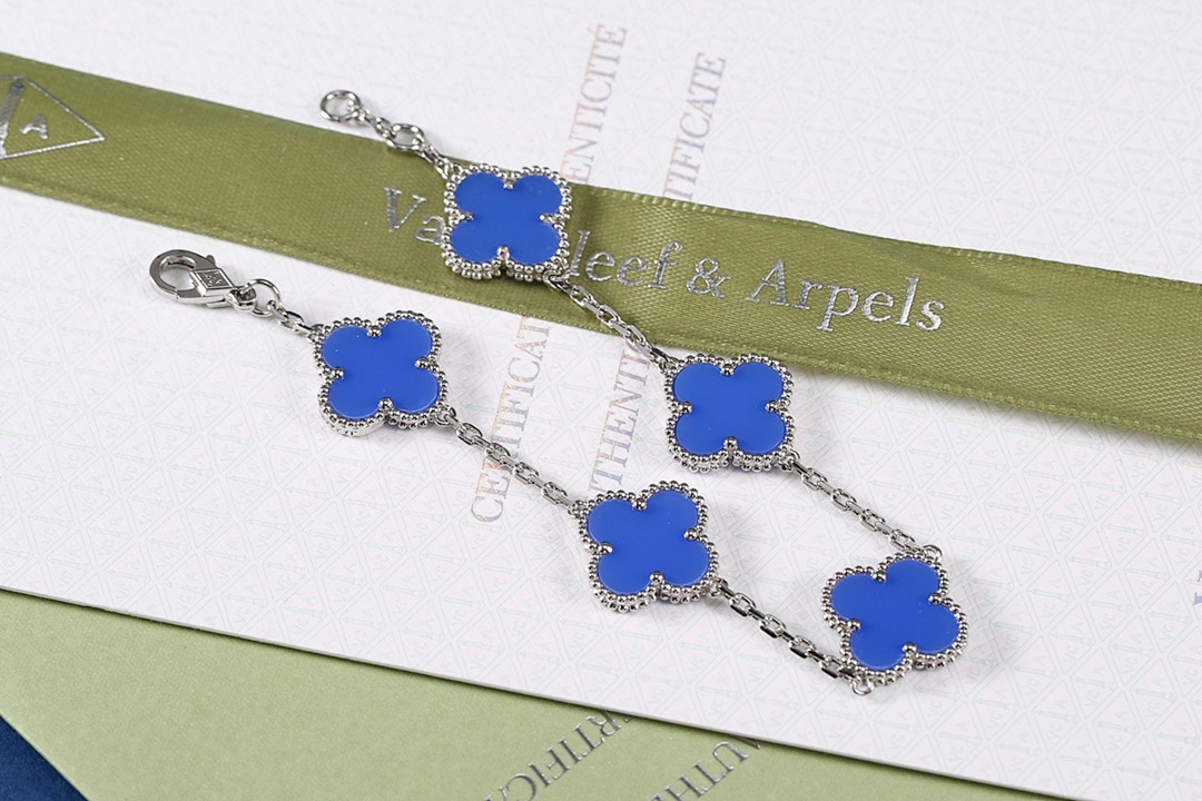 VCA Bracelet 158