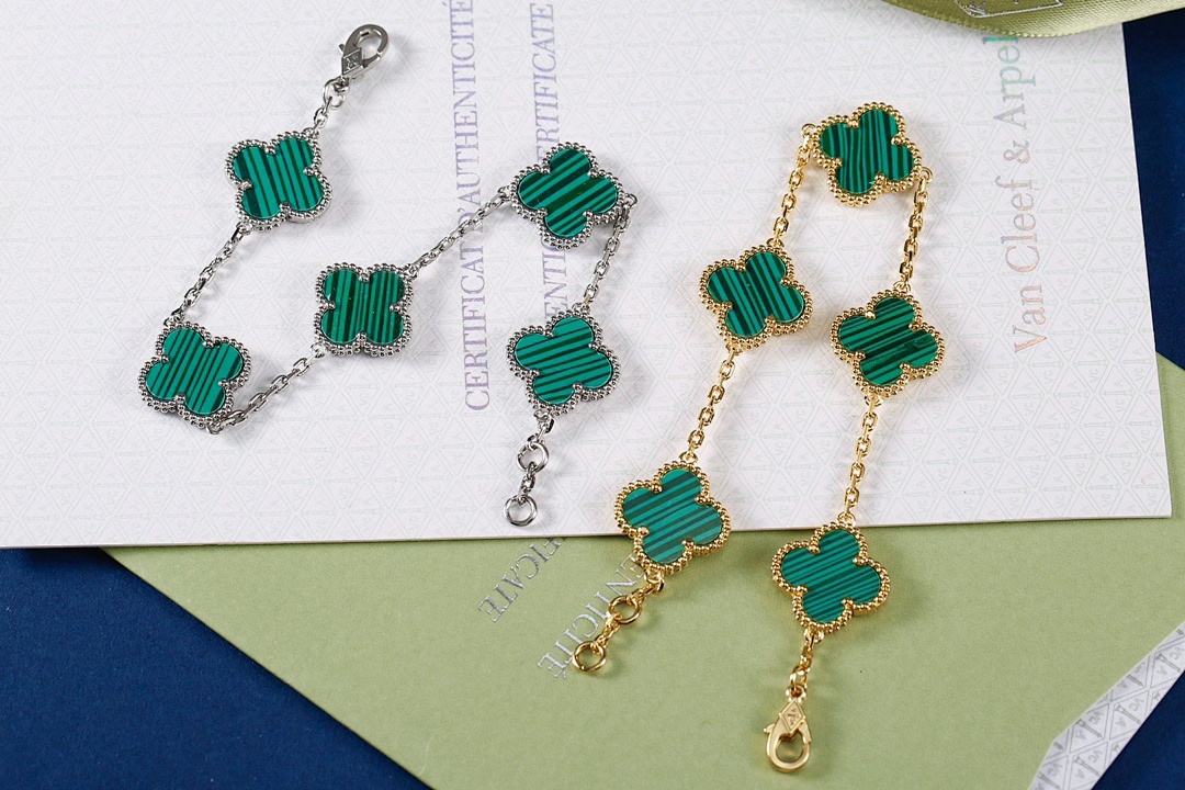 VCA Bracelet 159
