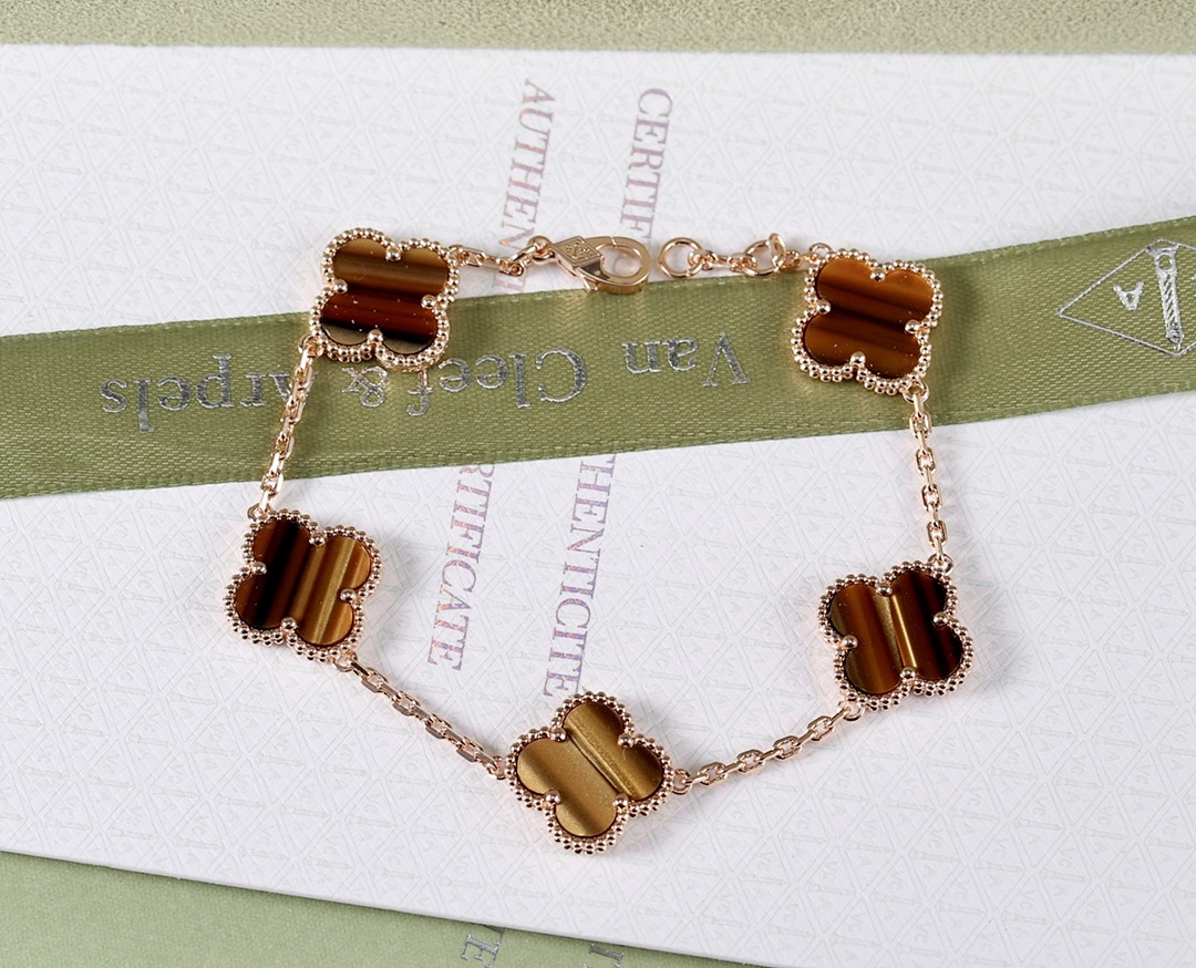 VCA Bracelet 163