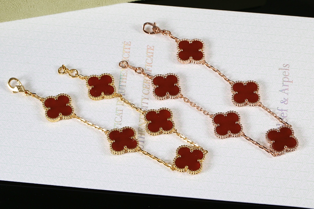 VCA Bracelet 173