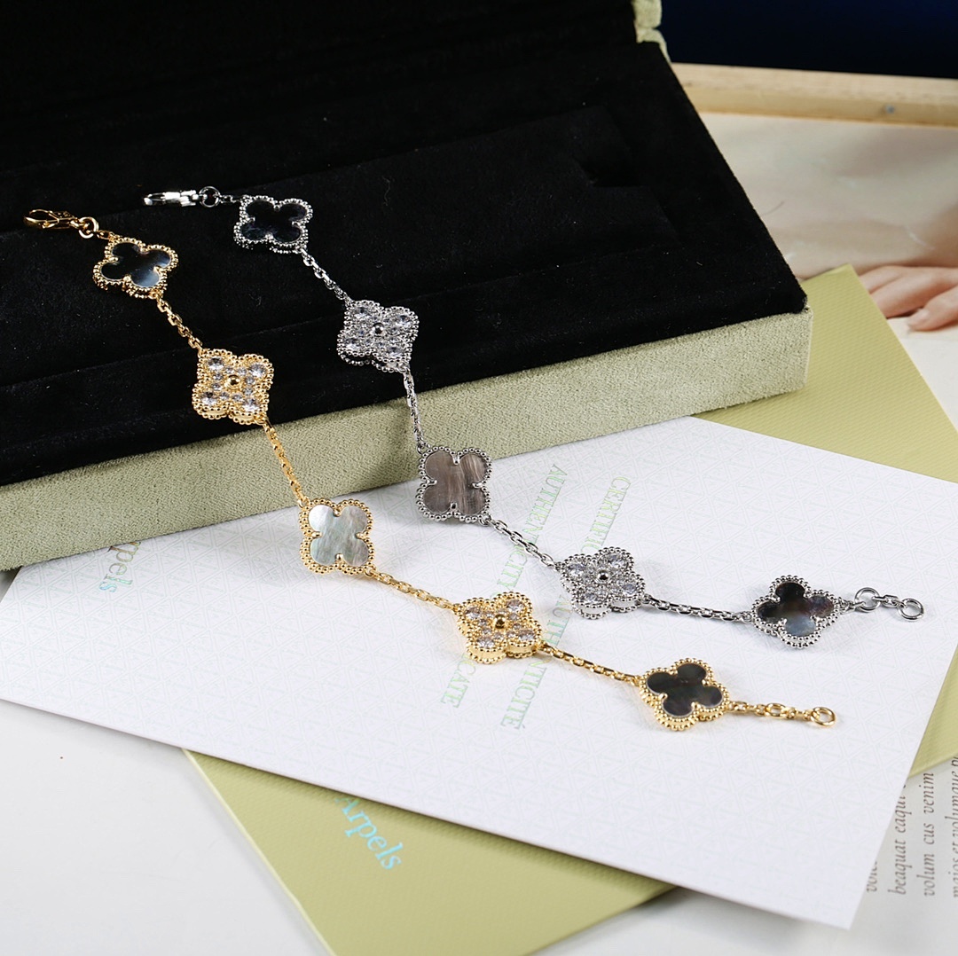 VCA Bracelet 176