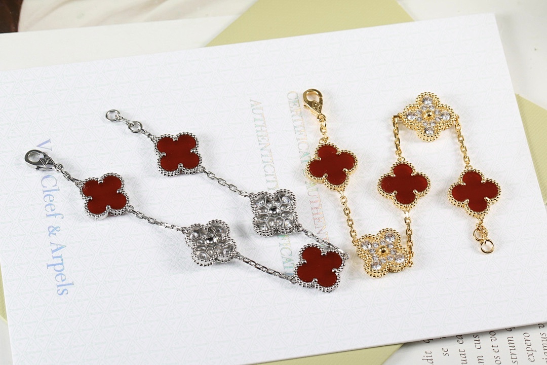 VCA Bracelet 177