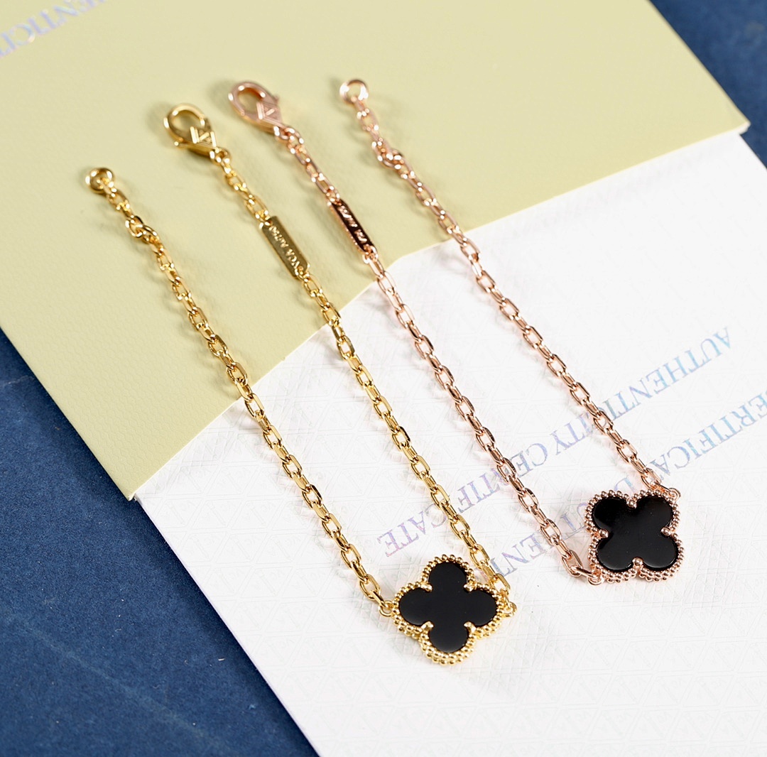 VCA Bracelet 184