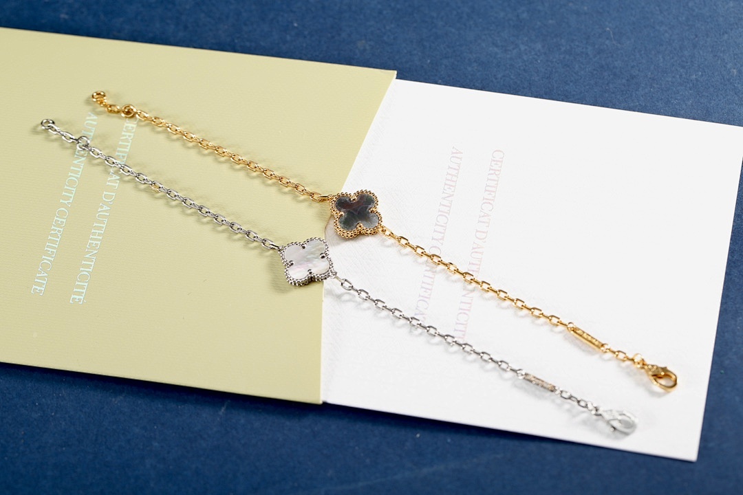 VCA Bracelet 185
